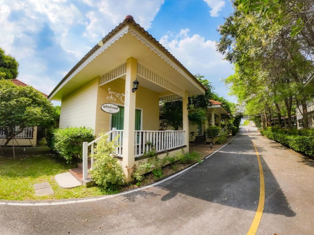 קנצ'נבורי Ruen Maihom Riverside Cottage מראה חיצוני תמונה
